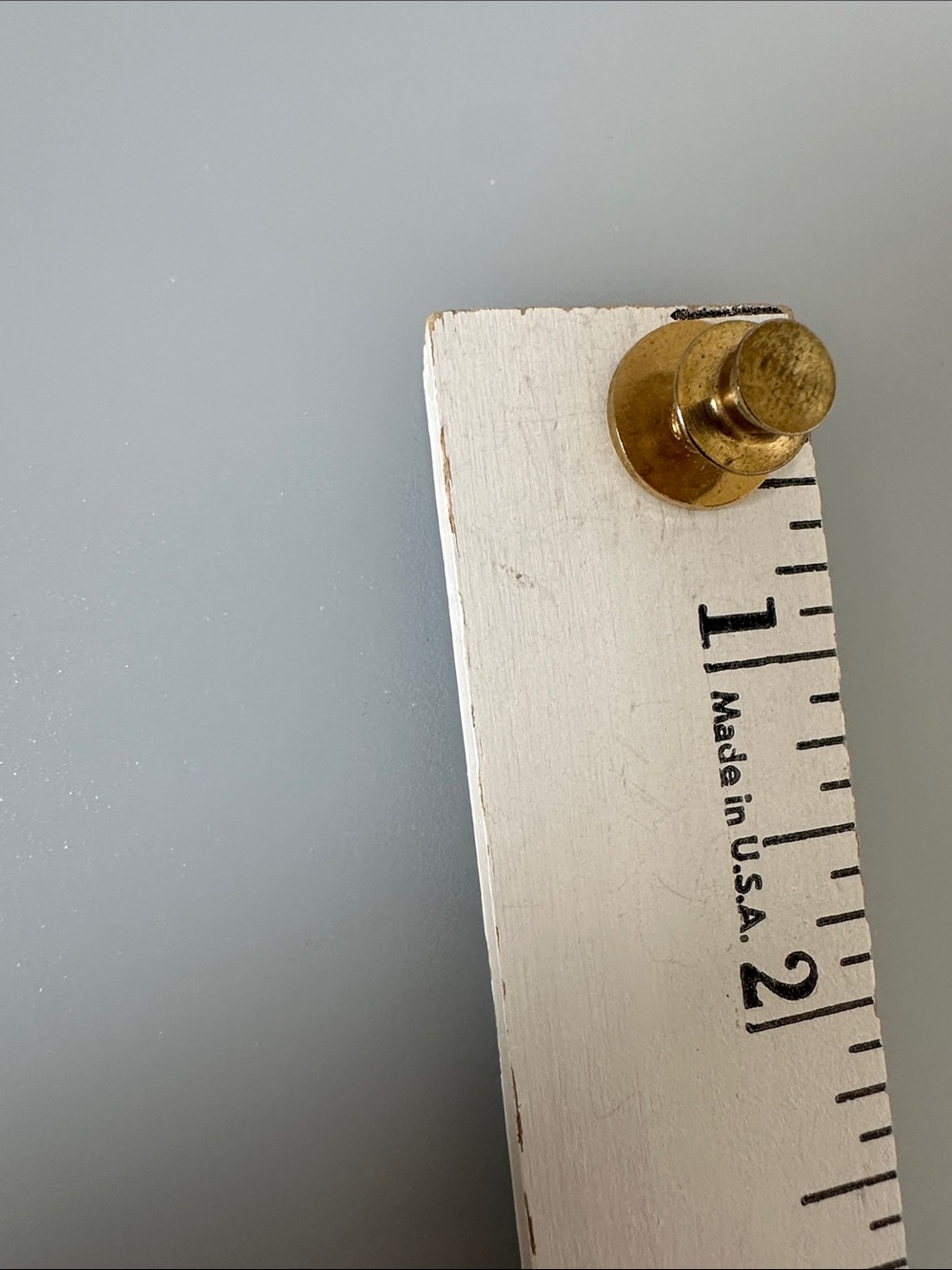 Gold Tone Leaf Pin Accessory - Picture 4 of 4